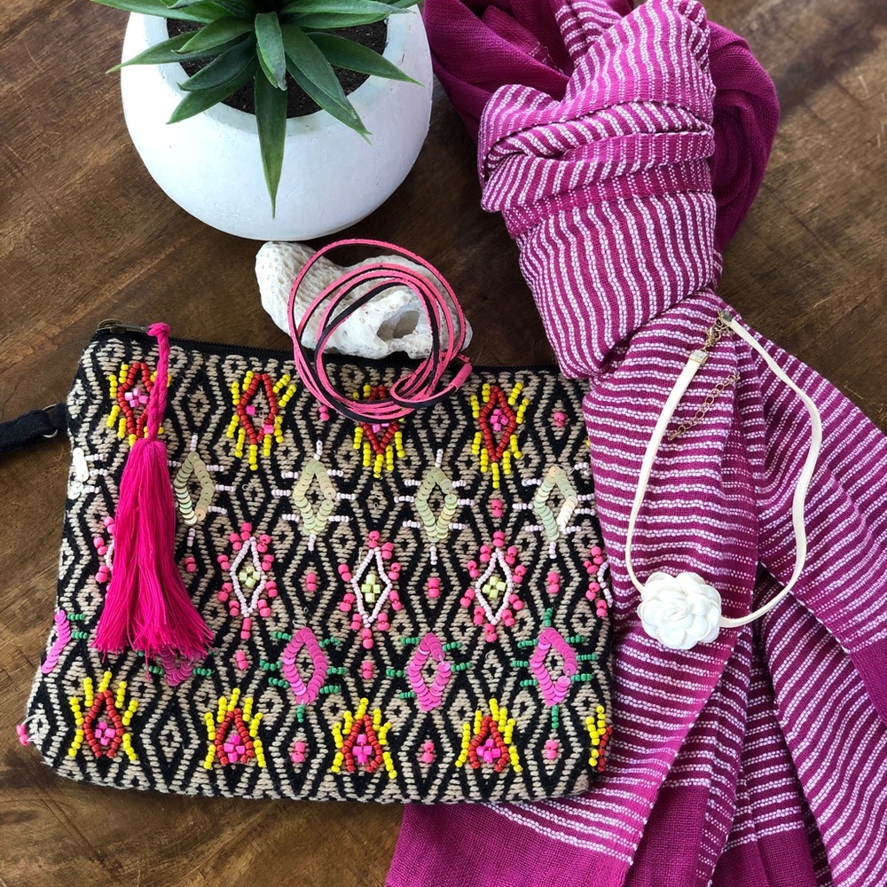 Beaded Clutch, scarf, bracelet, & choker! 🌸